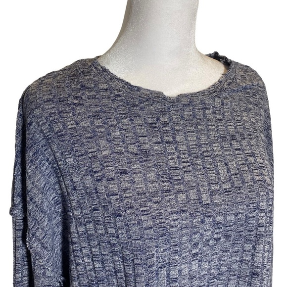 Umgee women's small oversized fit exposed seam pullover heather blue knit top - Picture 5 of 9